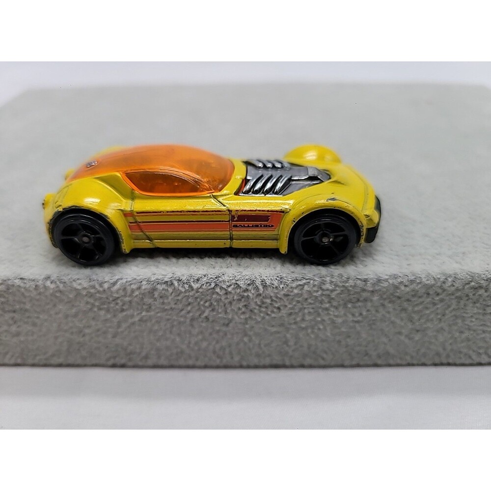 Ballistik  Diecast Hot Wheels 2001 Mattel F1 Race Car 1:64 Yellow